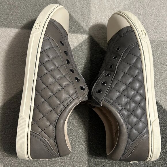 UGG Australia Jemma Slip-On Sneakers FADING ON LEFT SHOE Women's Size 8 - Picture 7 of 12